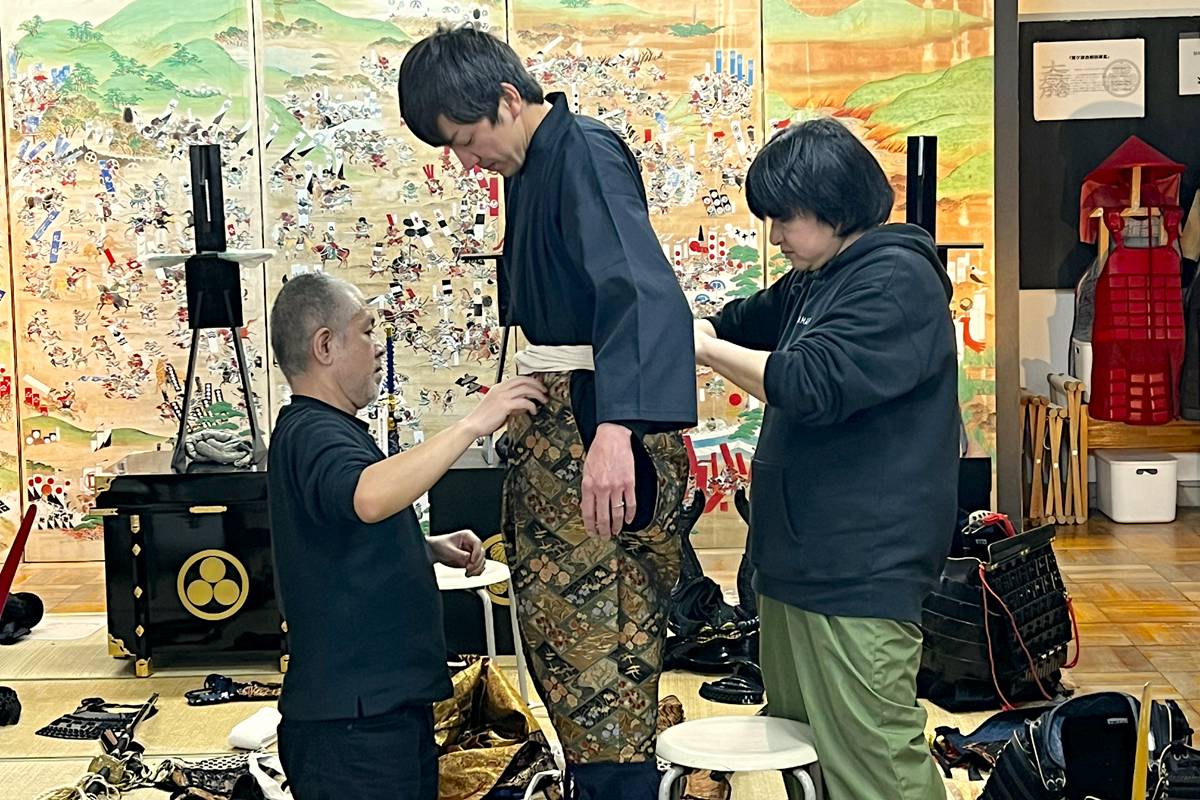 関ケ原笹尾山交流館で「甲冑体験」