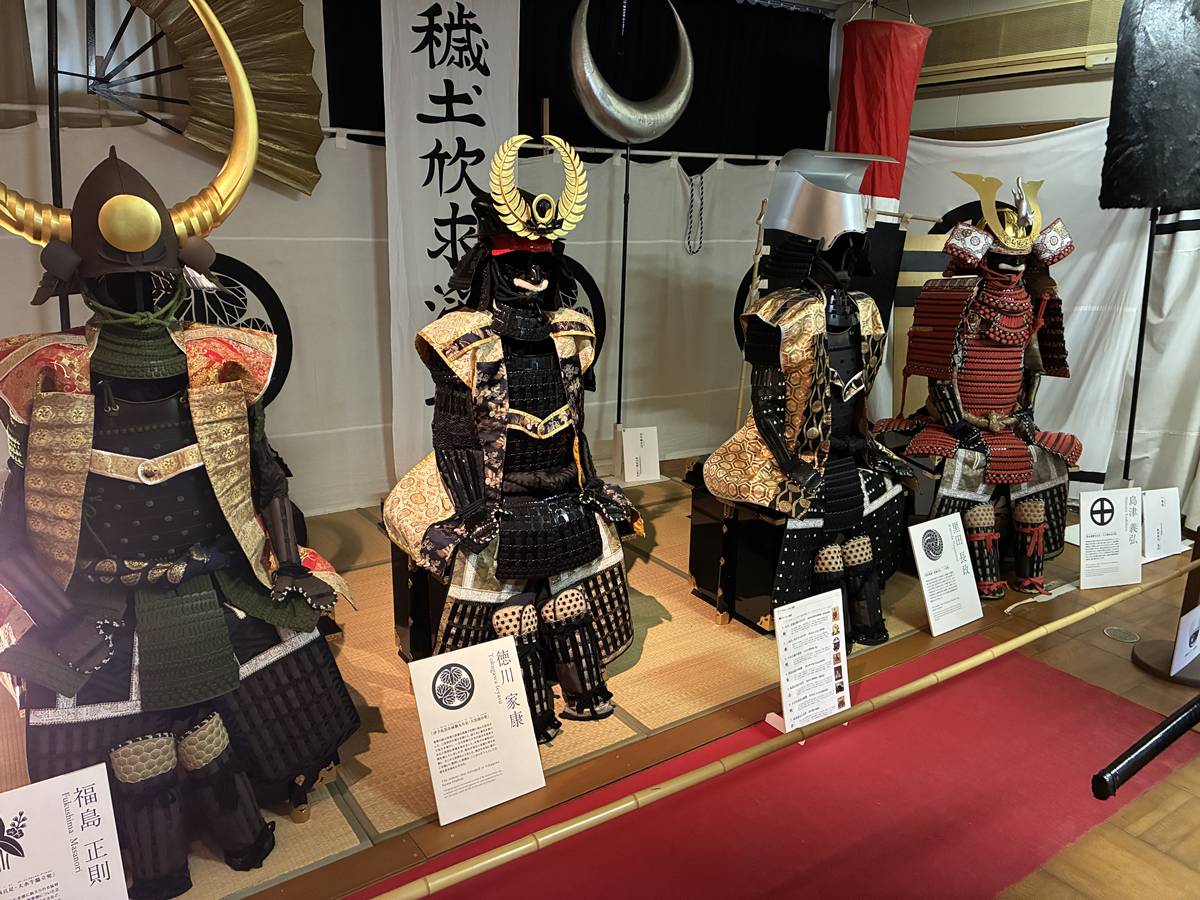 関ケ原笹尾山交流館で「甲冑体験」