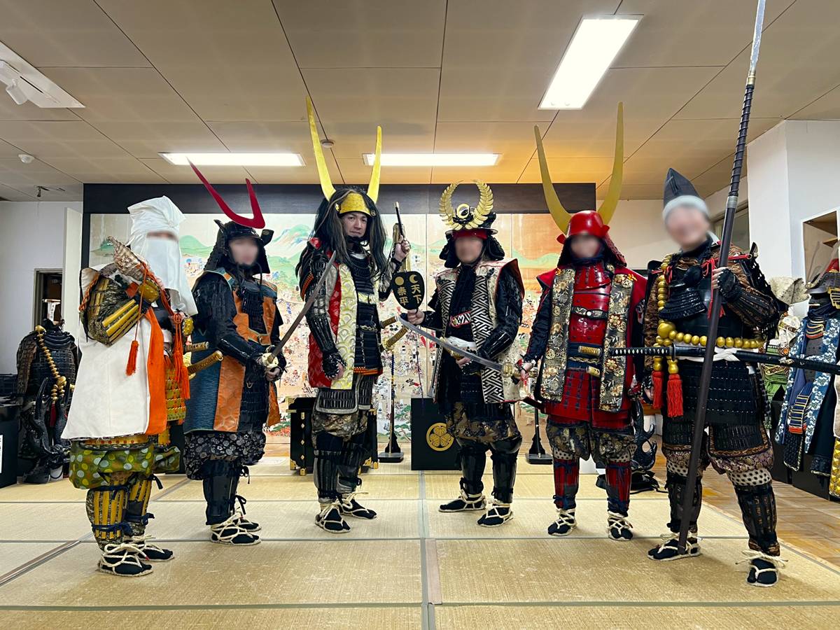 関ケ原笹尾山交流館で「甲冑体験」