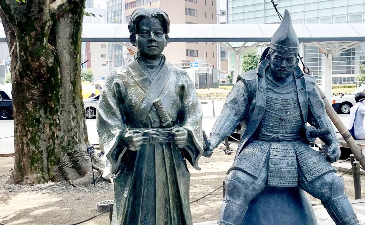 竹千代像（少年期の徳川家康）と今川義元像
